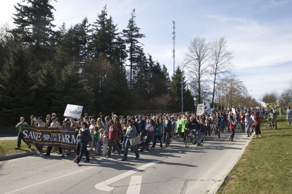 2009 - Students Rally to Save the Farm